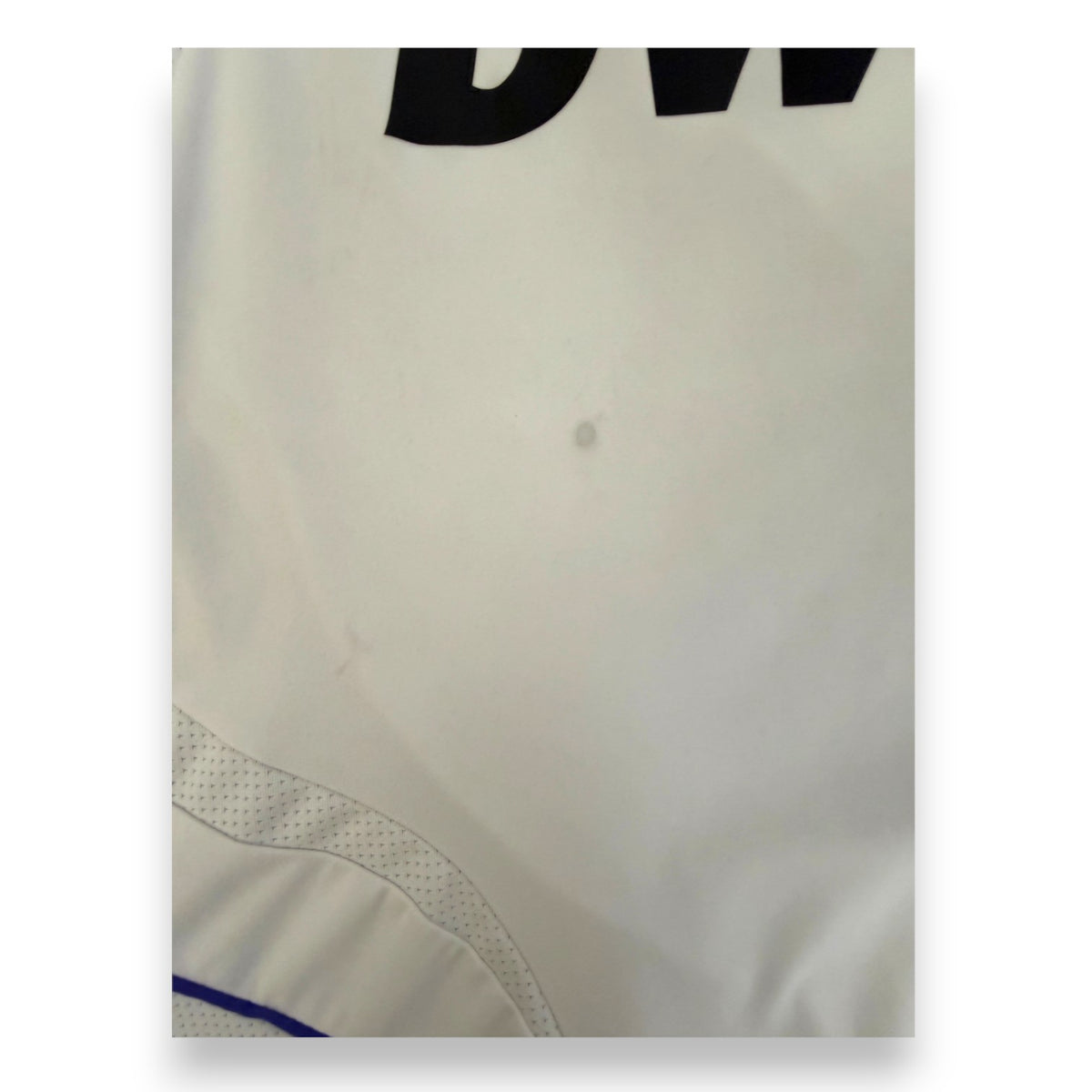 Dettaglio fronte maglia Real Madrid Home 2007-08 Adidas – piccola macchia da conservazione