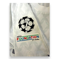 Patch Starball Champions League 7 titoli e UEFA Foundation sulla manica maglia Milan Away 2023-24 Reijnders