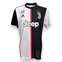 Fronte maglia Juventus Home 2019/20 Store – sponsor Jeep – scudetto e tre stelle Adidas