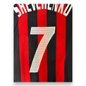 Dettaglio nameset maglia Milan Home 2002-03 – crepe sulla lettera iniziale – condizioni Excellent
