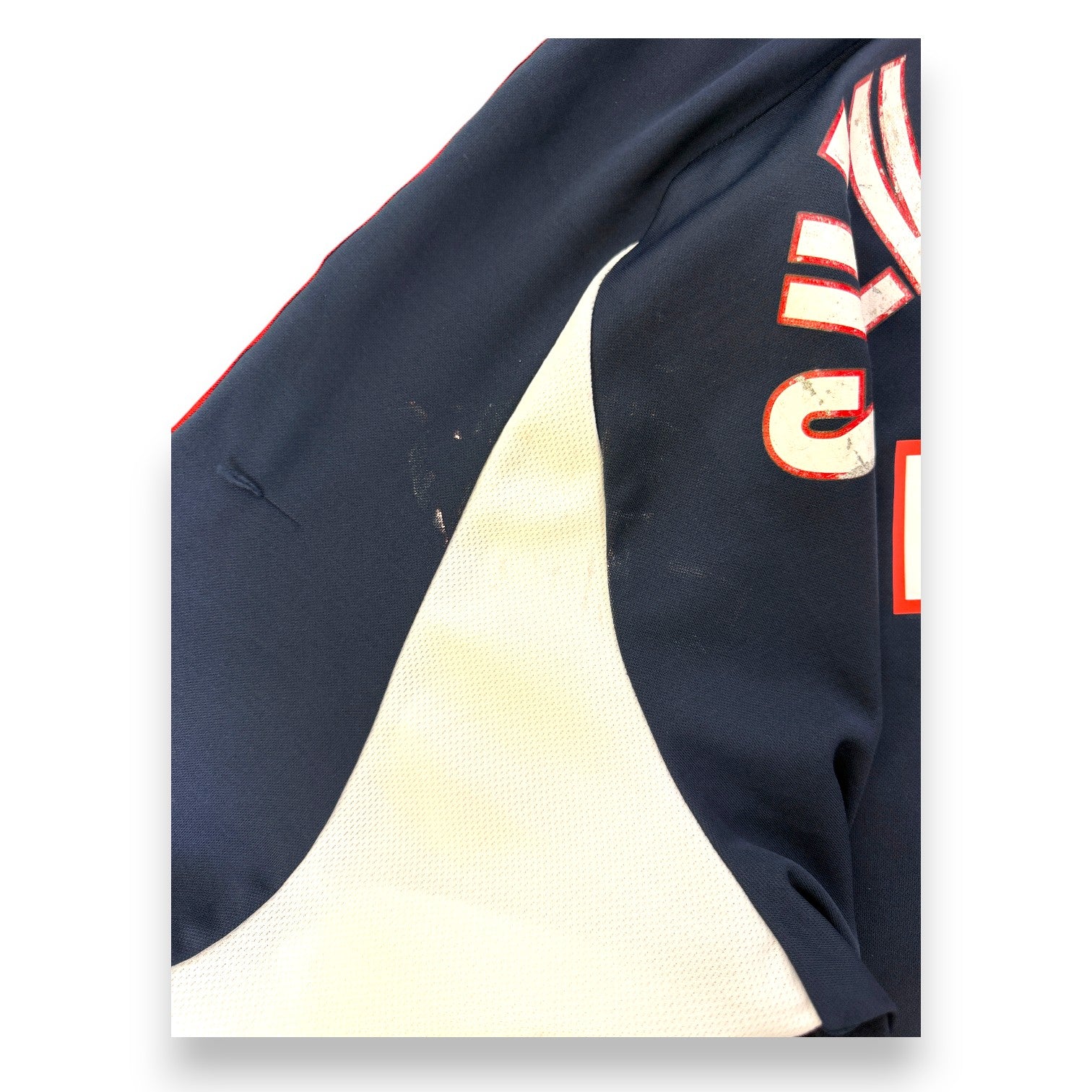 Dettaglio pannello laterale maglia Milan Third 1999/2000 – segni di conservazione vintage