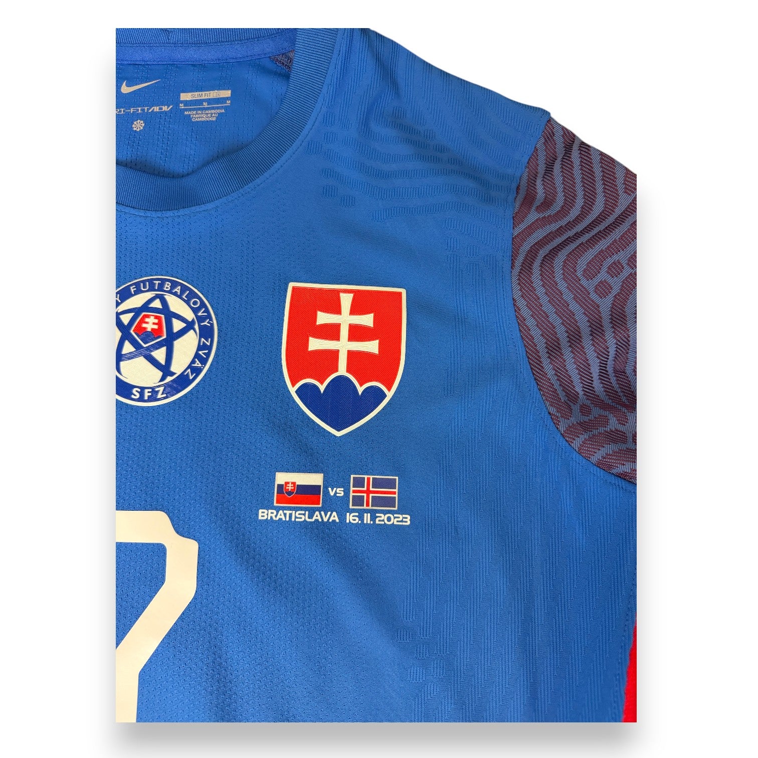 Dettaglio partita stampata maglia Slovacchia Home 2023 – Slovakia vs Iceland Bratislava 16.11.2023 – Player Issued Suslov – Euro 2024 Qualifying