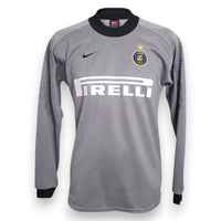 Fronte maglia portiere FC Internazionale GK 2002-03 grigia manica lunga – sponsor Pirelli – stemma Inter cerchio giallo – Nike Team Store Vintage taglia S
