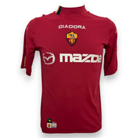 Fronte maglia Roma Home 2003-04 Diadora Vintage – stemma AS Roma – sponsor Mazda – rosso giallorosso