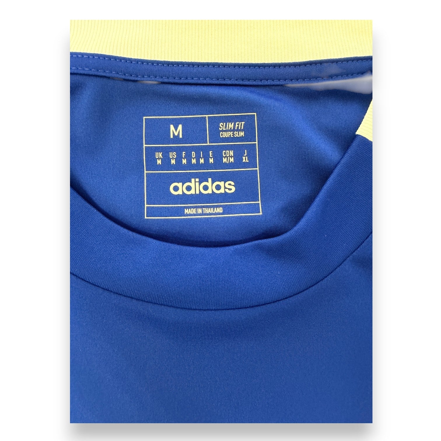 Etichetta interna collo Adidas taglia M Slim Fit – maglia Como 1907 Home 2024/25 Made in Thailand