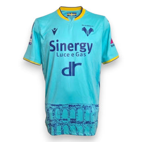 Fronte maglia Hellas Verona Third 2022-23 Match Worn Simone Verdi numero 7 – Macron – sponsor Sinergy Luce e Gas e dr – Arena di Verona – Serie A