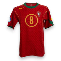 Fronte maglia Portogallo Home 2004-06 Player Issued Nike Total 90 – scudetto FPF – numero 8 giallo su cerchio – Hugo Viana