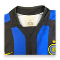 Dettaglio colletto maglia Inter Home 2001-02 Nike – crest Inter 1908 prima stella – sponsor Pirelli vintage