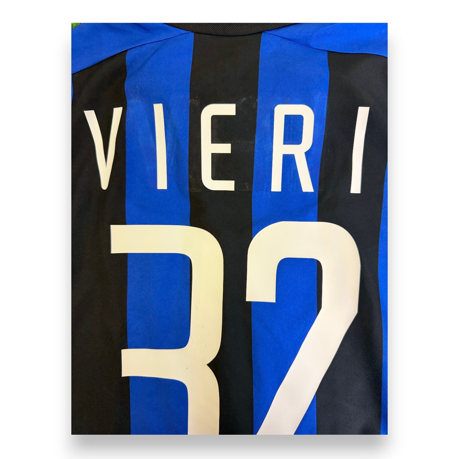 Dettaglio stampa nome VIERI e numero 32 – maglia Inter Home vintage 2001-02 Nike – cimelio Serie A
