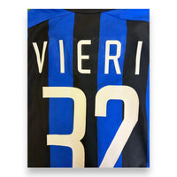 Dettaglio stampa nome VIERI e numero 32 – maglia Inter Home vintage 2001-02 Nike – cimelio Serie A