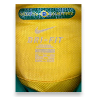 Dettaglio ravvicinato logo Nike Dri-Fit tessuto maglia Brasile 2010