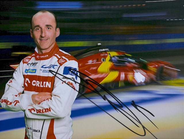 Fotografia autografata Robert Kubica tuta Orlen Team ART FIA WEC World Endurance Championship Le Mans – autografo originale pennarello nero – 21x15 cm – condizioni Excellent