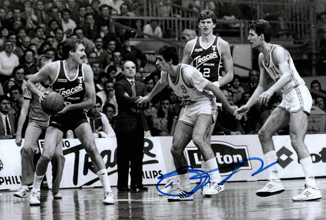 Fotografia vintage bianco e nero autografata Dan Peterson coach Olimpia Milano Tracer Philips anni 80 – autografo originale pennarello blu – 30x20 cm