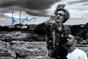 Fotografia autografata Wim Wenders regista sul set bianco e nero con macchina da presa Canon – autografo originale pennarello blu – 20x30 cm – condizioni Excellent