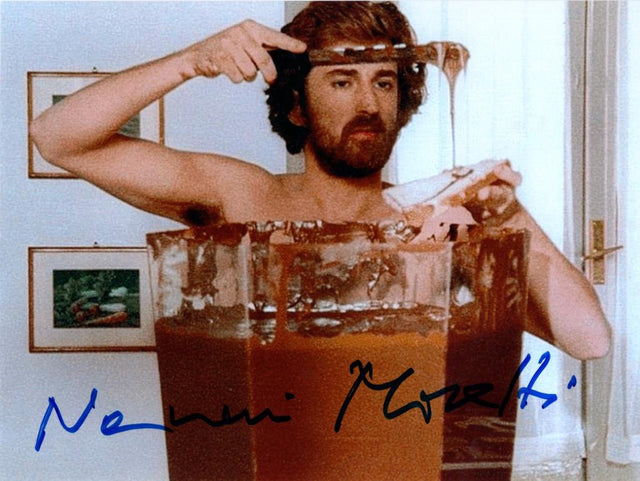 Fotografia autografata Nanni Moretti scena film vintage anni 70 – autografo originale per esteso pennarello blu – 20x15 cm – condizioni Excellent