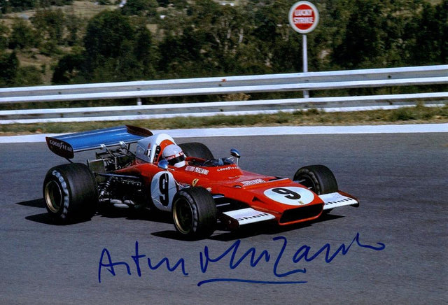 Fotografia autografata Arturo Merzario Ferrari Formula 1 numero 9 anni 70 vintage – autografo originale per esteso pennarello blu – 29x20 cm – condizioni Excellent