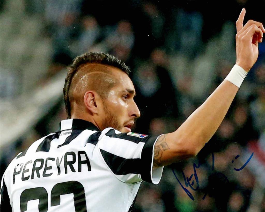 Fotografia autografata Roberto Pereyra esultanza maglia Juventus Home Adidas 2015-16 – autografo originale pennarello blu – 25x20 cm – condizioni Excellent