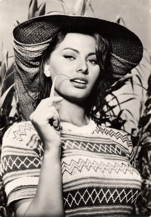 Cartolina originale Sophia Loren film La Donna del Fiume 1954 prodotto Carlo Ponti – fotografia in bianco e nero – 14,8x9,9 cm – condizioni Excellent