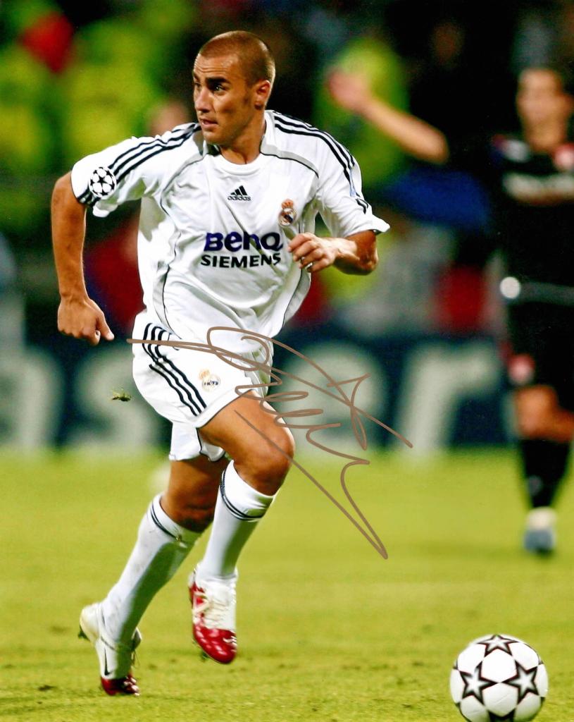 Fotografia autografata Fabio Cannavaro in azione maglia Real Madrid Adidas BenQ Siemens Champions League 2005-06 – autografo pennarello dorato – 25x20 cm – COA incluso