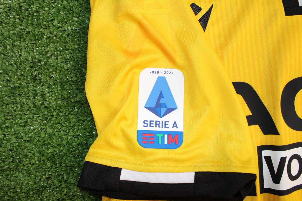 Dettaglio badge Serie A TIM 2020-2021 maglia Udinese Third Player Issued – De Maio N.87 – Macron
