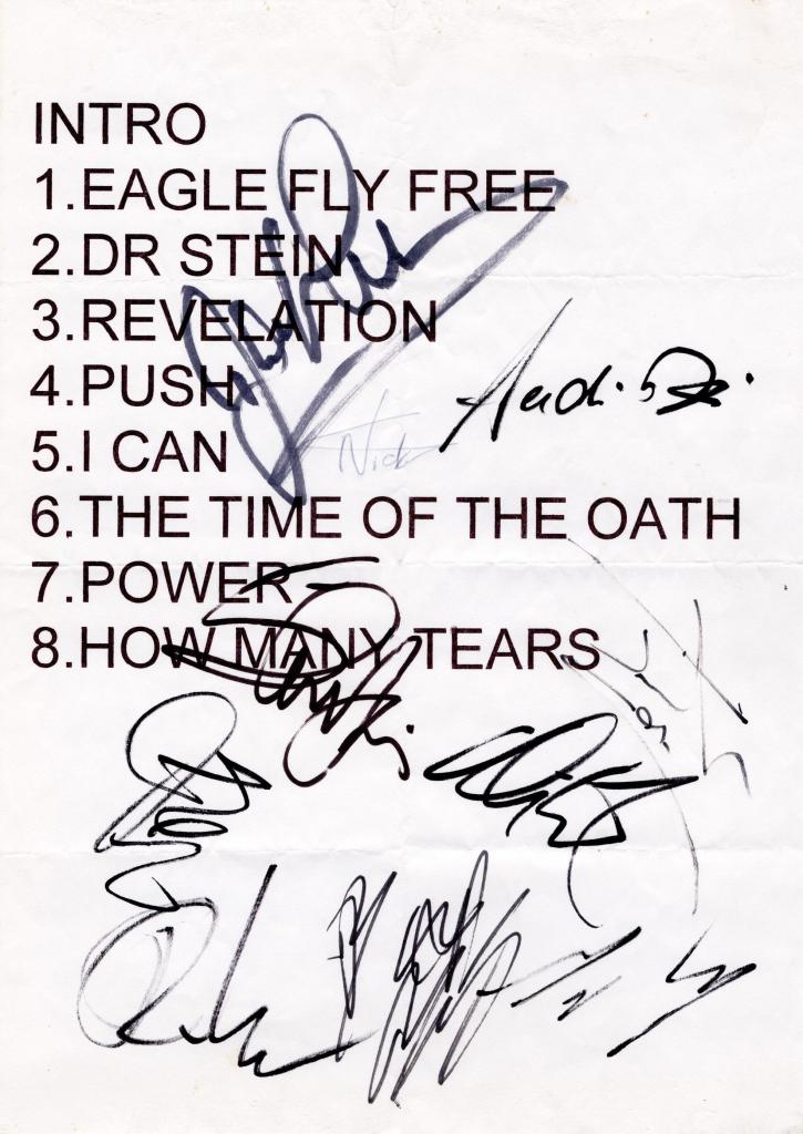 Scaletta autografata Helloween Iron Maiden Virtual XI World Tour Firenze 1998 – 10 autografi originali – 30x22 cm – condizioni Excellent
