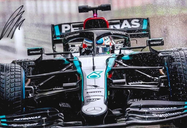 Fotografia autografata Kimi Antonelli Mercedes W16 numero 12 Formula 1 2025 pista bagnata gomme rain – autografo originale pennarello nero – 30x20 cm – condizioni Excellent