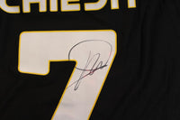 Dettaglio autografo Federico Chiesa numero 7 maglia Juventus Home 2023-24 Adidas – pennarello nero su numero bianco