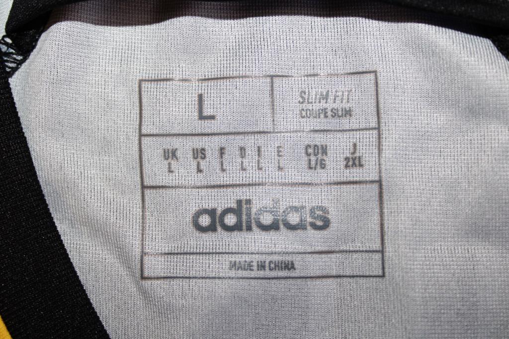 Etichetta interna maglia Juventus Home 2023-24 Adidas taglia L Slim Fit Made in China – Chiesa autografata