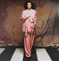 Copertina interna autografata Laura Pausini Anime Parallele 2023 – firma originale pennarello scuro – 31,5x31,5 cm