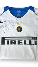Maglia Inter Away 2004-05 Nike Pirelli autografata Adriano N.10 – vista frontale distesa – autografo originale sul petto
