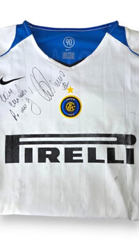 Maglia Inter Away 2004-05 Nike Pirelli autografata Adriano N.10 – vista frontale distesa – autografo originale sul petto