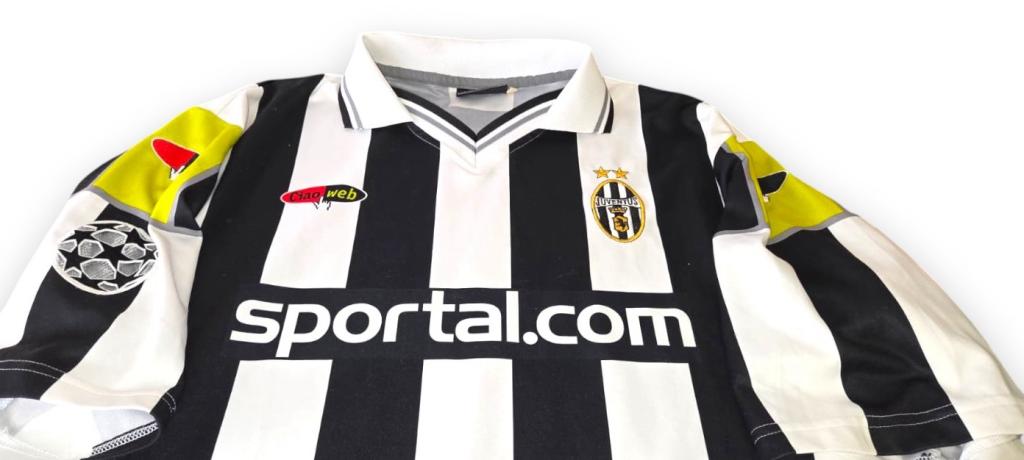 Dettaglio maglia Juventus 2000-01 Player Issued – patch UEFA Champions League – sponsor CiaoWeb – colletto polo Lotto