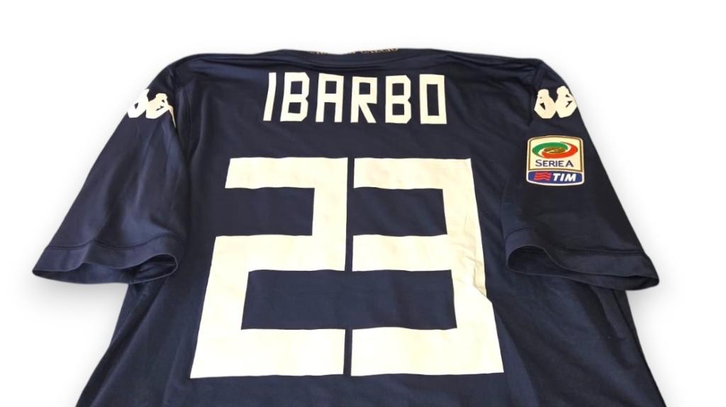 Dettaglio patch Serie A TIM e nameset IBARBO 23 maglia Cagliari Third 2013-14 Player Issued – Kappa