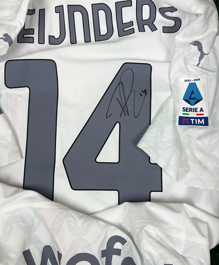 Dettaglio autografo Reijnders numero 14 maglia Milan Away 2023-24 con patch Serie A TIM ufficiale 2023-2024