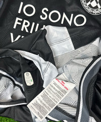 Etichetta maglia Udinese Home 2025-26 Player Issued – Macron Made in China – taglia M – Solet N.28