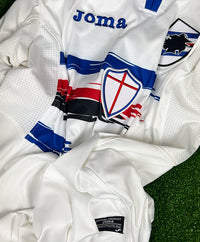Dettaglio stemma Sampdoria e etichetta Official Product Joma maglia Away 2016-17 – Player Issued fornitura squadra