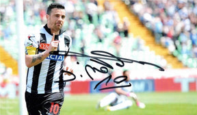Fotografia autografata Antonio Di Natale Udinese esultanza maglia bianconera numero 10 Serie A – autografo originale pennarello nero con numero 10 – 10,1x17,1 cm – condizioni Excellent