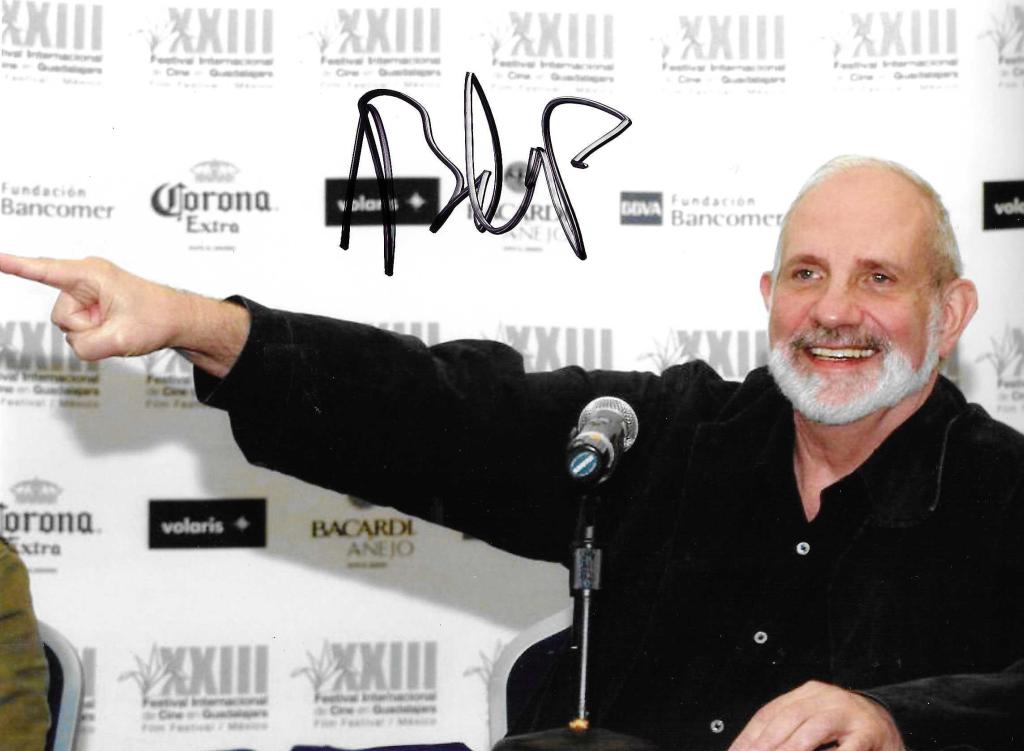 Fotografia autografata Brian De Palma al Festival Internacional de Cine de Guadalajara XXIII – firma originale pennarello nero – 20x15,1 cm – condizioni Excellent