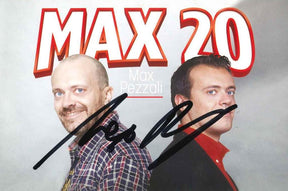 Cartolina autografata Max Pezzali – promo album Max 20 del 2013 – autografo originale pennarello nero – 14x12,5 cm
