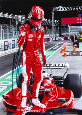 Fotografia autografata Charles Leclerc Ferrari Qatar GP 2024 – 30x20 cm – autografo originale pennarello nero – COA Associazione Autografia incluso