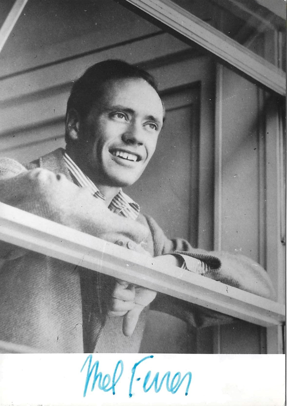 Fotografia autografata Mel Ferrer ritratto in bianco e nero anni 50 – firma originale pennarello azzurro – 14,2x10 cm – condizioni Excellent