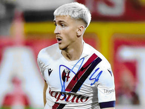 Foto autografata Alexis Saelemaekers – maglia Bologna FC Away 2023-24 Macron Saputo – autografo originale pennarello blu con numero 56 – COA incluso