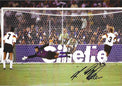 Fotografia autografata Andreas Brehme rigore decisivo finale Mondiali Italia 1990 Germania vs Argentina portiere Goycochea in tuffo ologramma sicurezza Associazione Autografia – autografo originale pennarello nero in basso a destra – 29,5x20,5 cm – condizioni Excellent