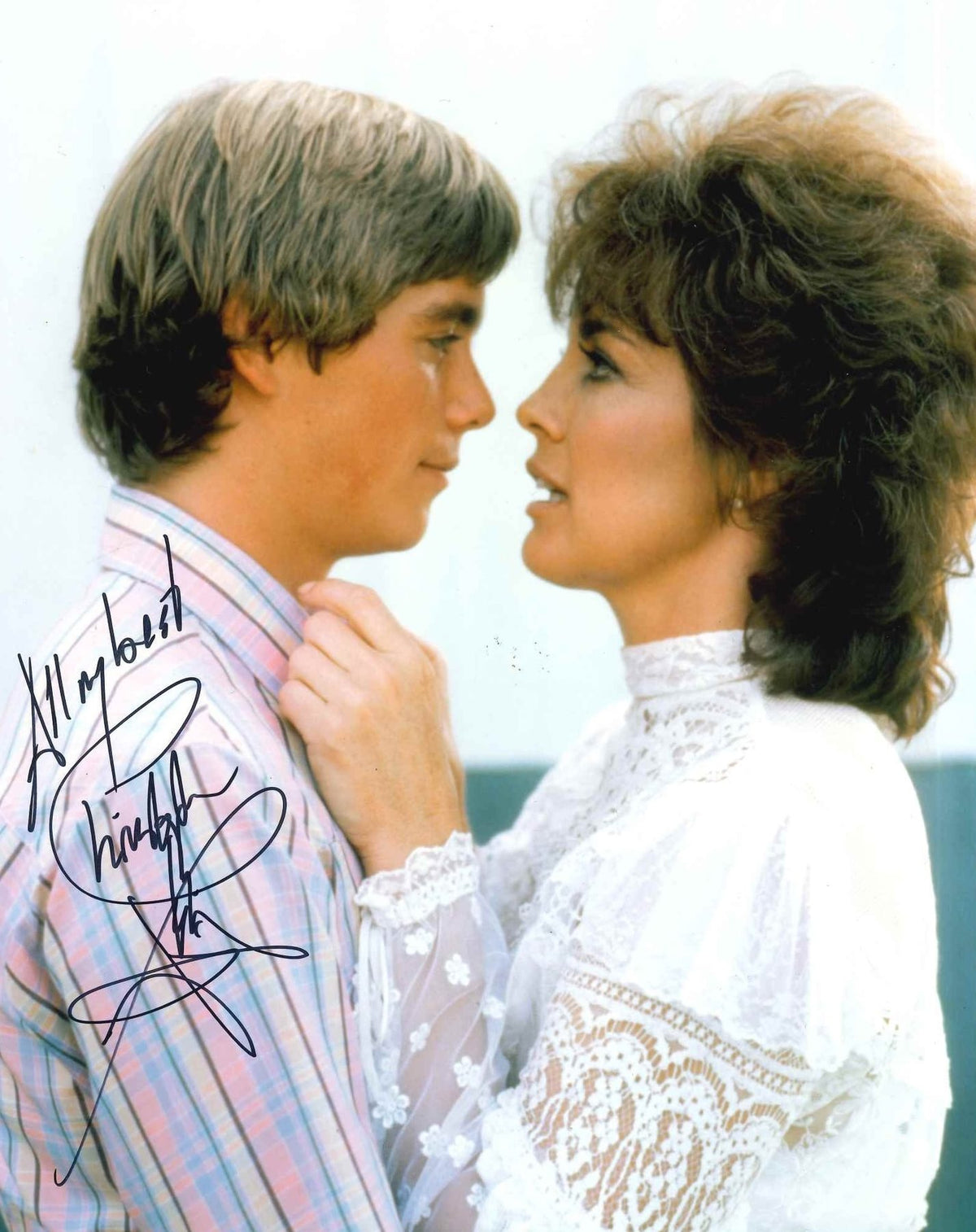 Fotografia autografata Christopher Atkins scena Dallas con Linda Gray – dedica "All my best"