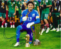 Fotografia autografata Guillermo Ochoa posa con trofeo CONCACAF Gold Cup e Golden Glove maglia portiere blu Adidas numero 13 medaglia d'oro Nazionale Messico – autografo originale pennarello blu lato sinistro – 25x20 cm – condizioni Excellent