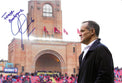 Foto autografata Joey Saputo presidente Bologna FC – Stadio Renato Dall'Ara con Torre di Maratona – autografo originale pennarello blu con dedica Forza Bologna – COA incluso