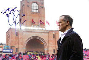 Foto autografata Joey Saputo presidente Bologna FC – Stadio Renato Dall'Ara con Torre di Maratona – autografo originale pennarello blu con dedica Forza Bologna – COA incluso