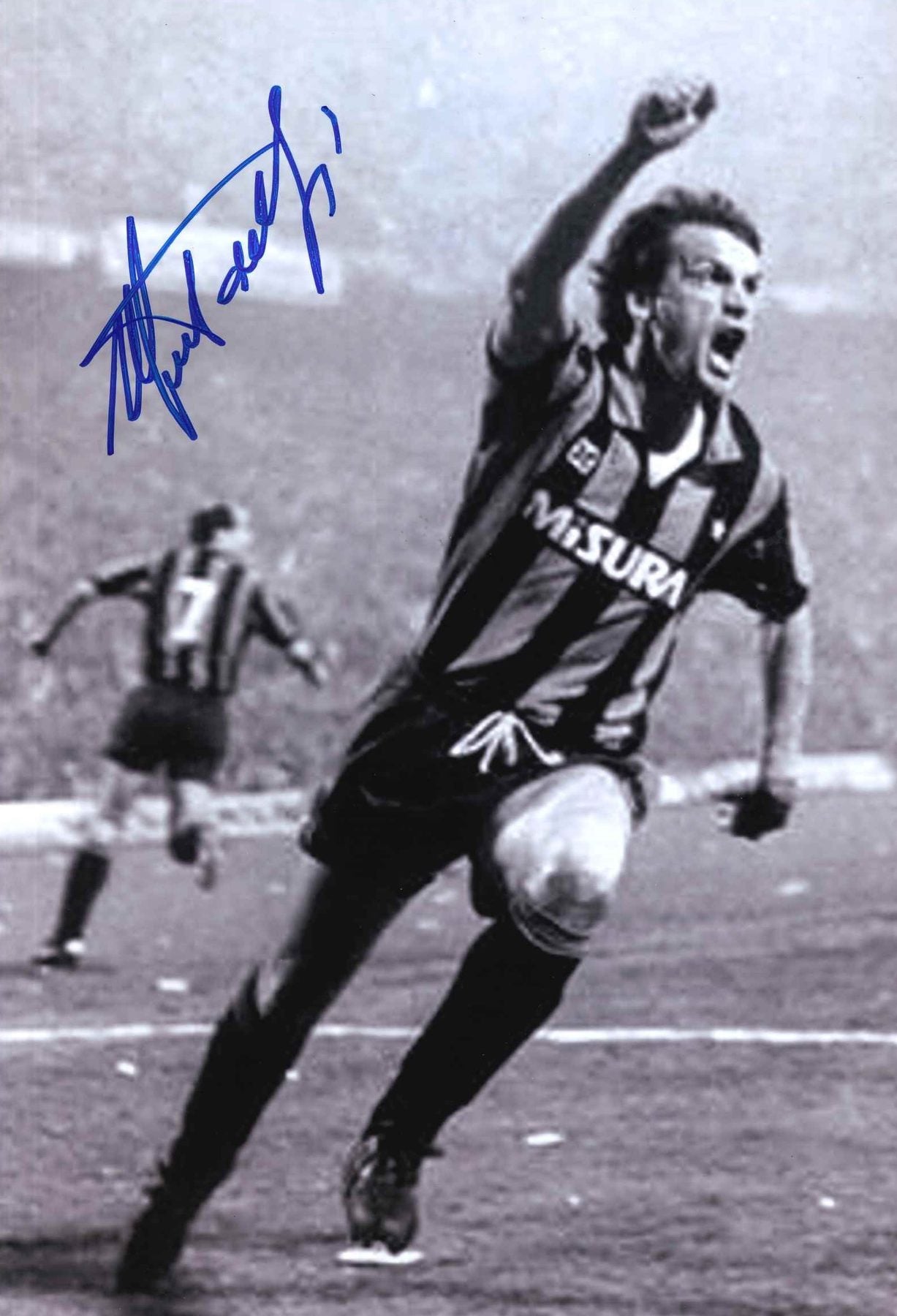 Foto autografata Marco Tardelli in esultanza a pugno chiuso con maglia Inter Misura anni '80 – autografo originale pennarello blu – condizioni Excellent