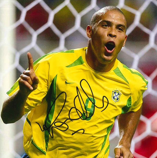Foto autografata Ronaldo il Fenomeno in esultanza con maglia Brasile Nike – autografo originale pennarello nero – condizioni Excellent