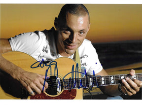Fotografia autografata Alex Britti chitarra acustica tramonto – autografo blu originale – MTM Memorabilia